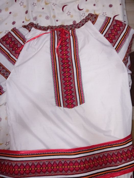 Vând costum național