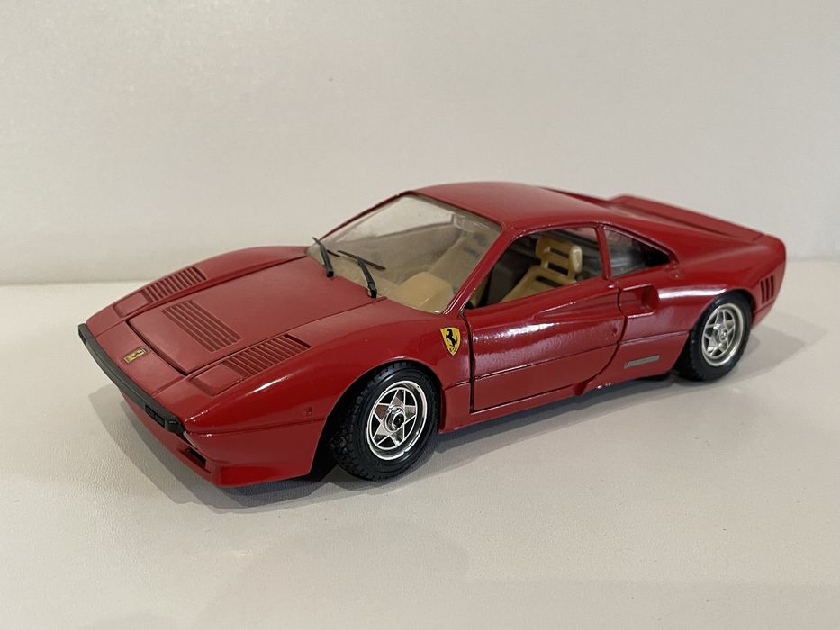 Метални колички 1:24