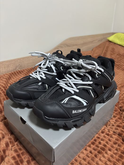 Balenciaga track