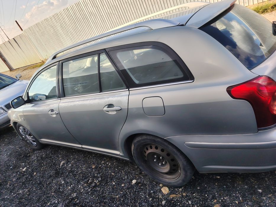 Vând Toyota Avensis 2.0