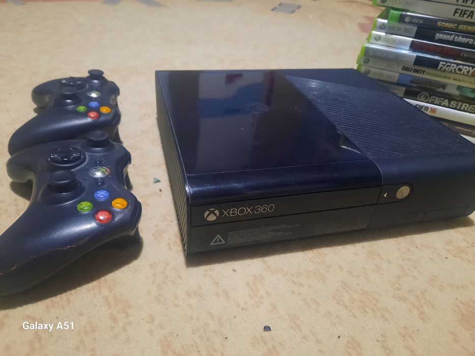 Vând Xbox 360+2 joystick