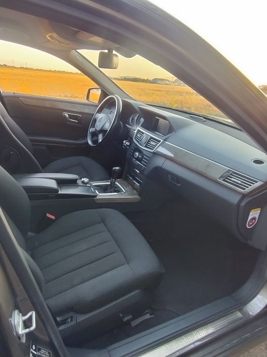 Vând Mercedes E Class  E200 CGI 184Cp Benzină
