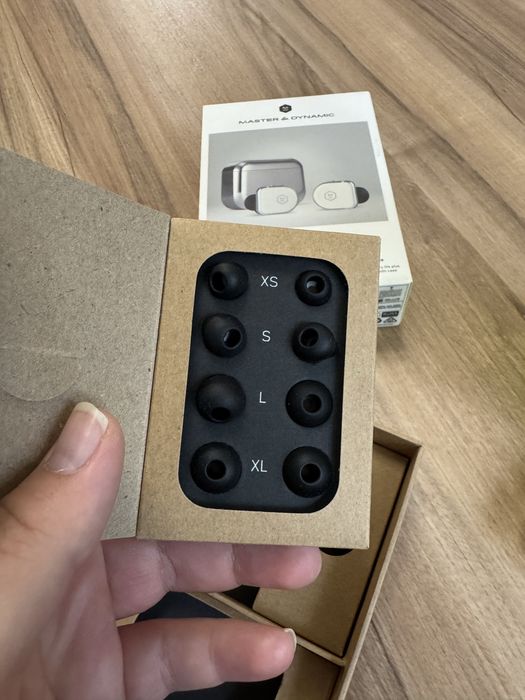 Master & Dynamic MW08