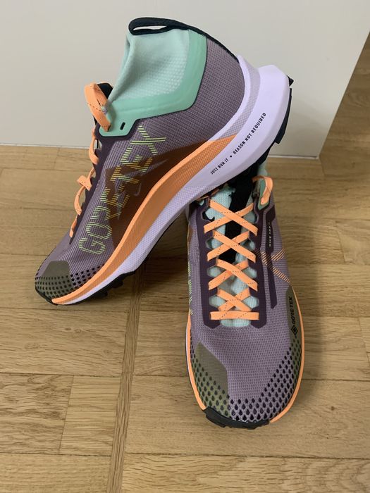 Кроссовки Nike яркие, легкие, новые