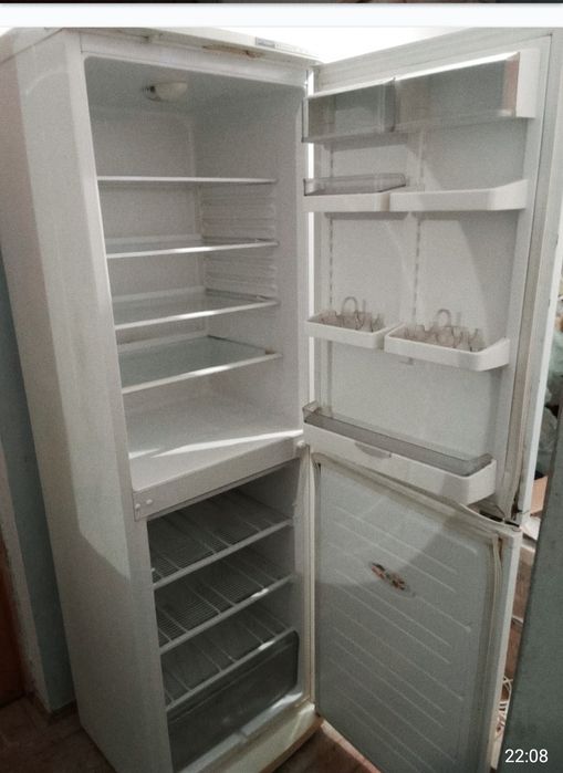 Продам большой холодильник Атлант отлично работает без проблемно
