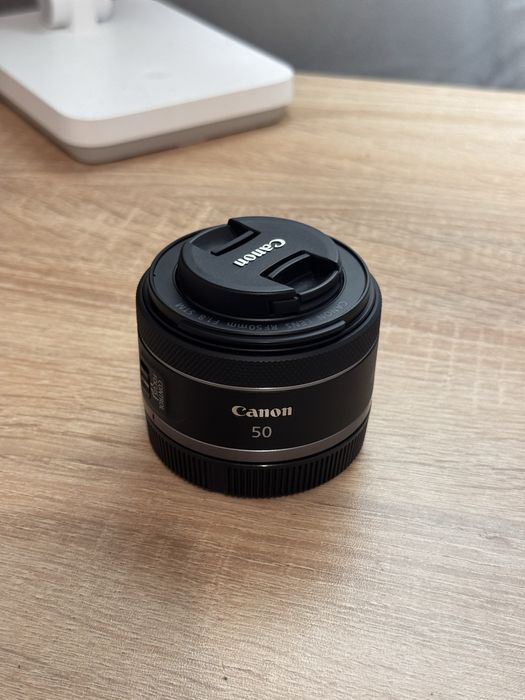 Canon rf 50 mm f1.8 като нов
