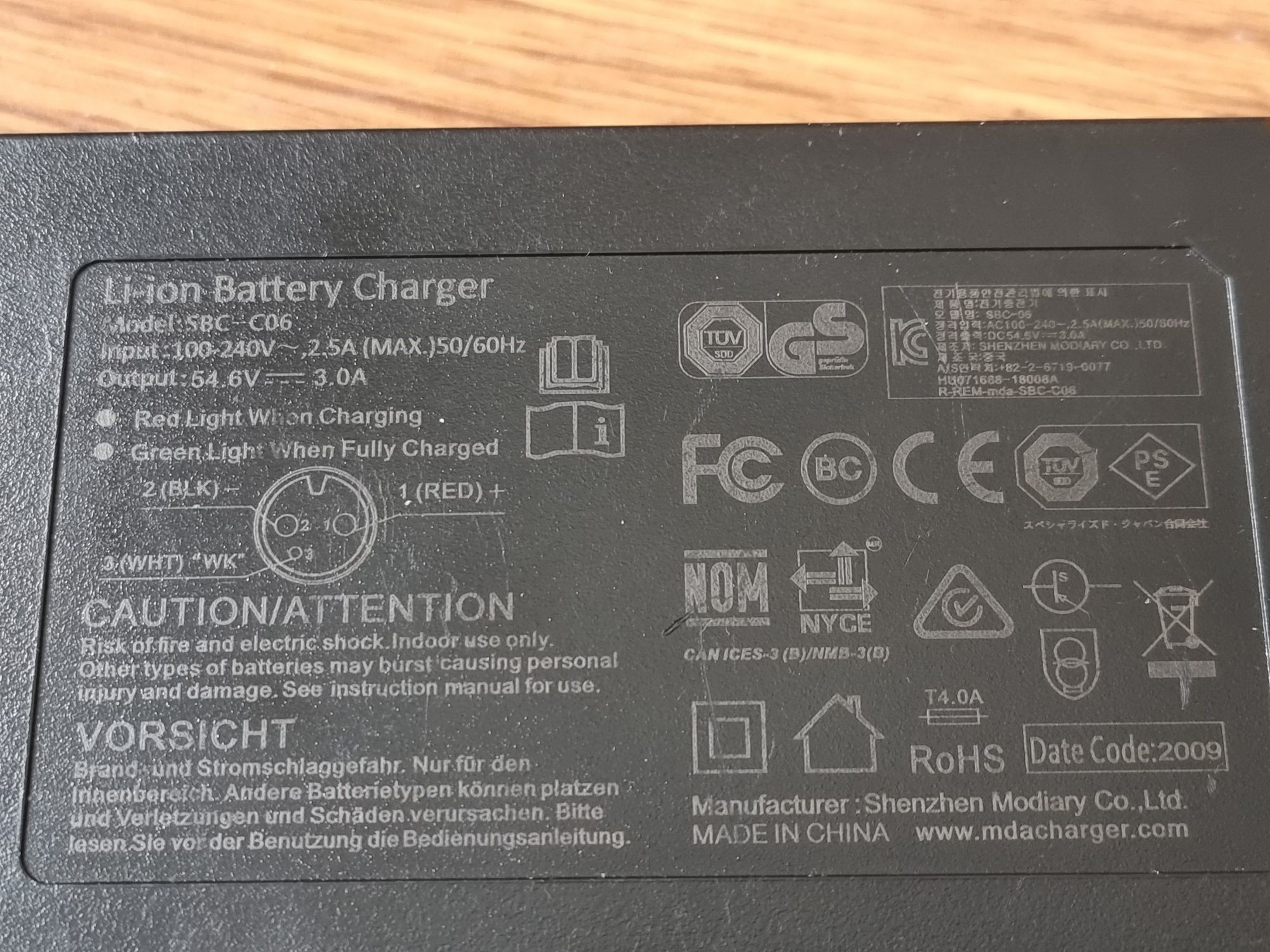 Оригинално  зарядно за  Li-Ion батерии за SL E-Bike 3 pin 48V
