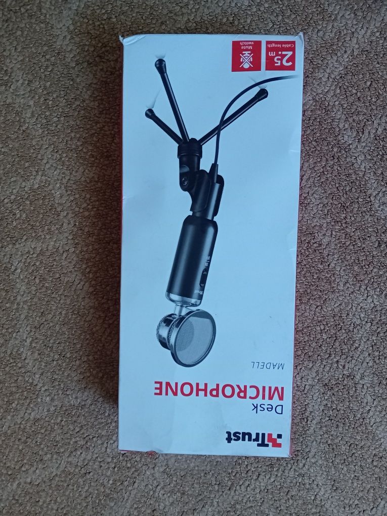 Vând microfon trust nou