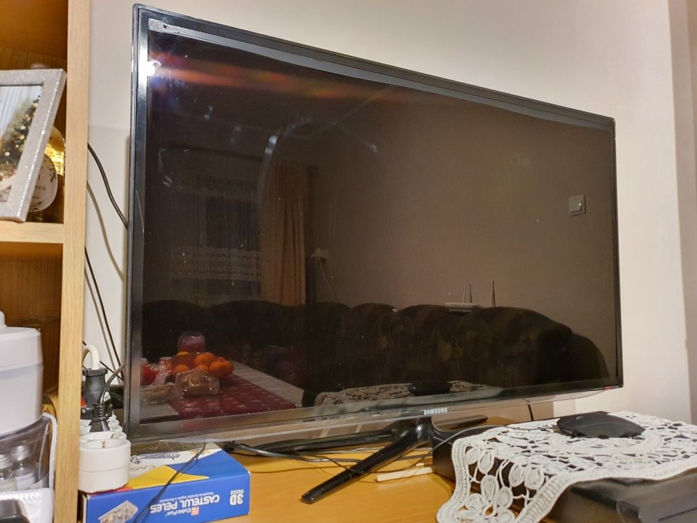 Vând TV Led Samsung 101 cm diagonala