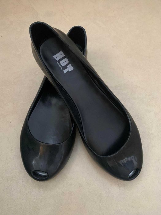 Дамски балеринки HOT Fashion. Размер 37, гумени, много леки и удобни.