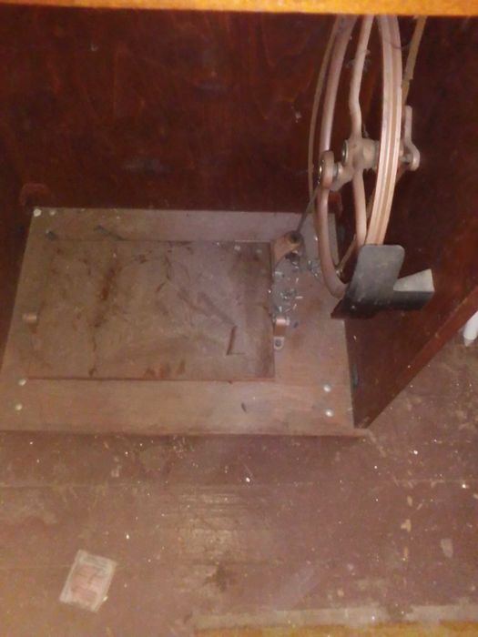 Продавам антична Съветска шевна машина ЮНИОН ,Запазена ,Работеща