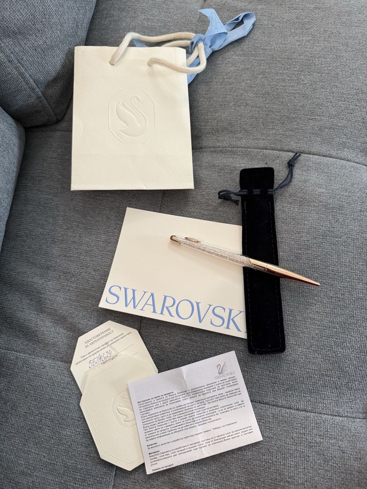 Химикалка Swarovski подходяща за подарък