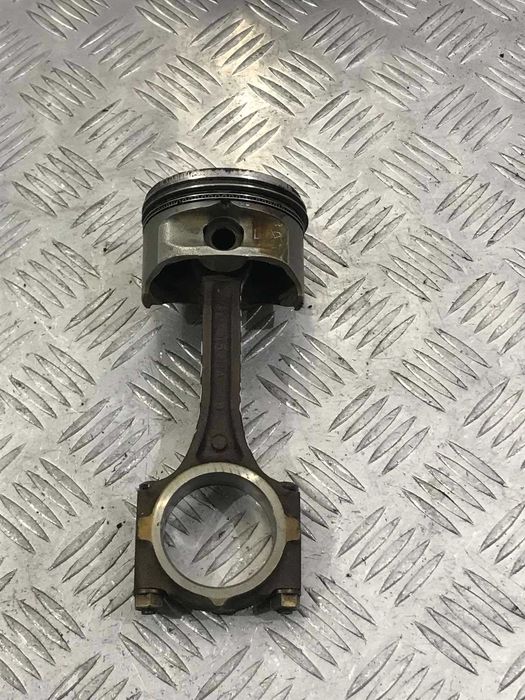 Бутала Hyundai Elantra 1.6i 16V 2006г.