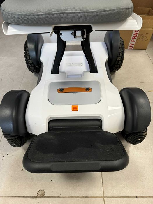 Scaun pentru persoane cu dizabilitati  Robooter X40