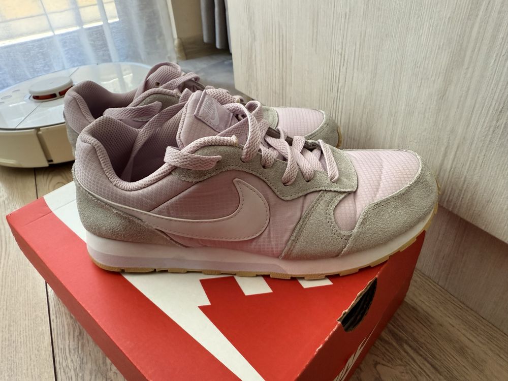 Маратонки NIKE 37,5