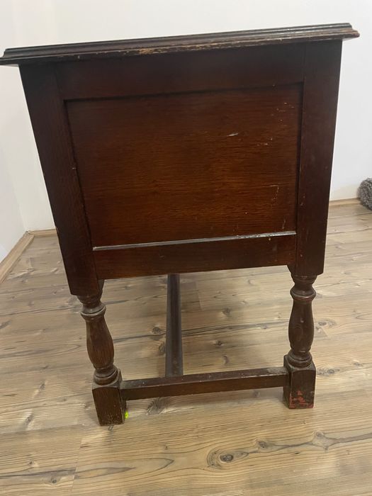 Piesa de mobilier din lemn masiv