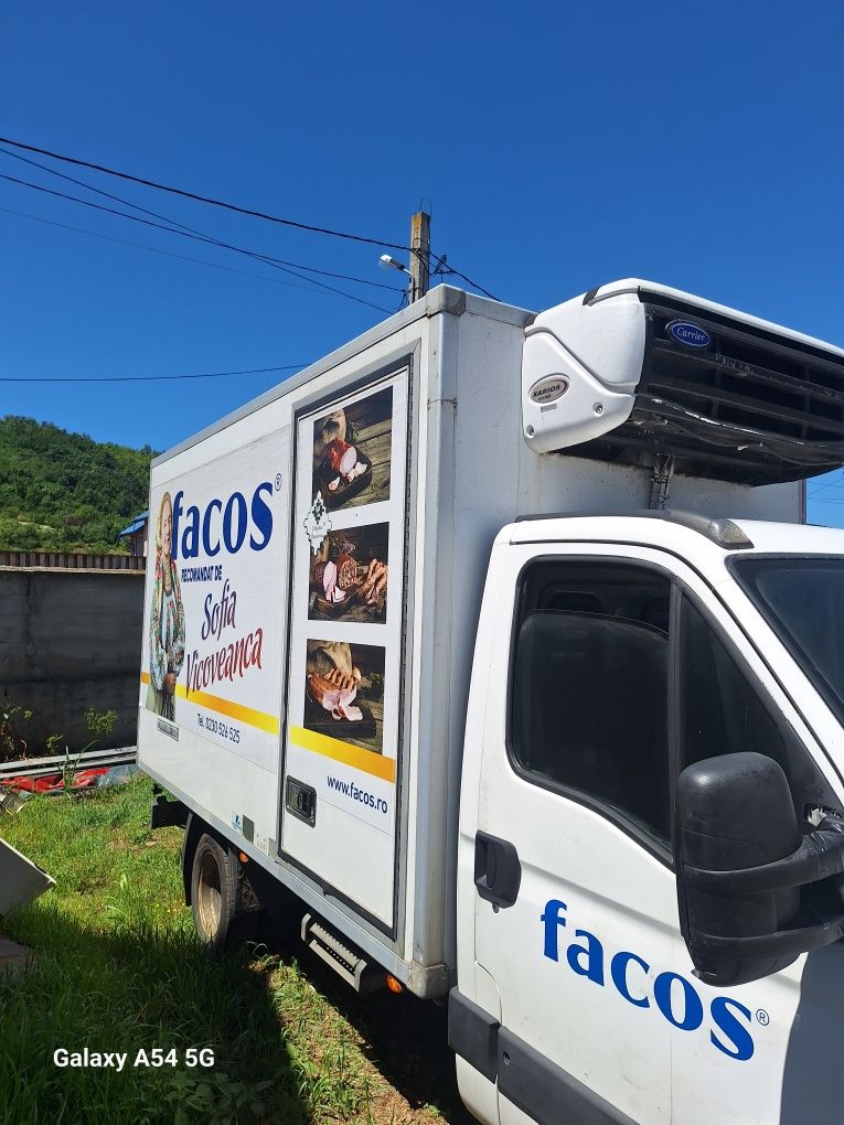 Cub frigorific cu perete despărțitor