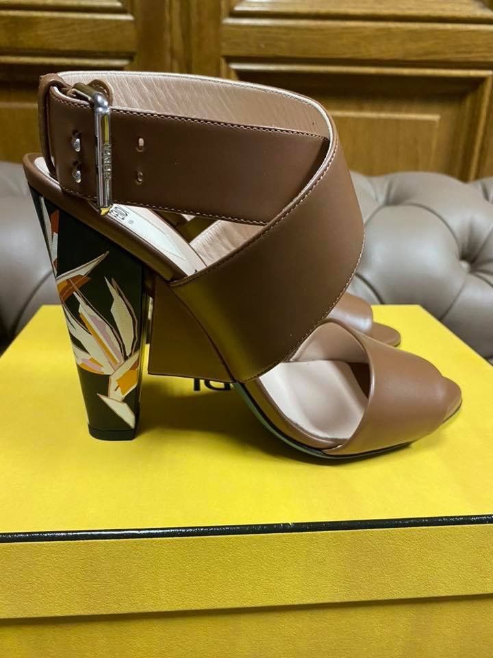 Sandale Fendi, Made in Italy