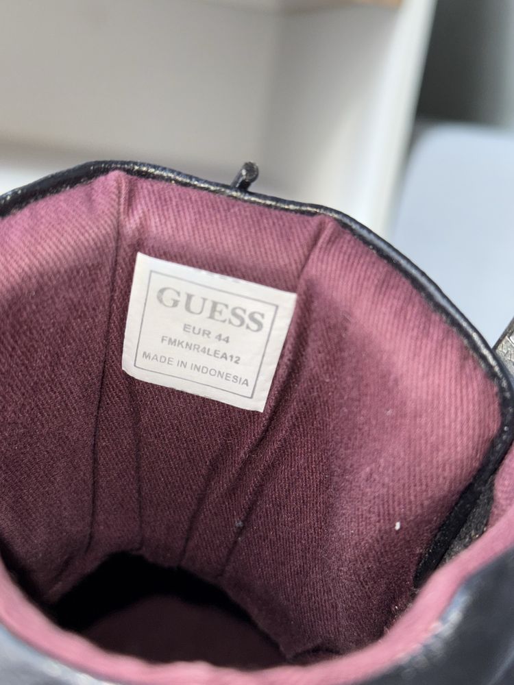 Високи сникърси Guess