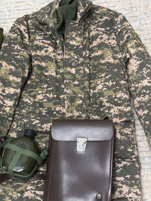 Куртка комуфляжная, сапоги военные