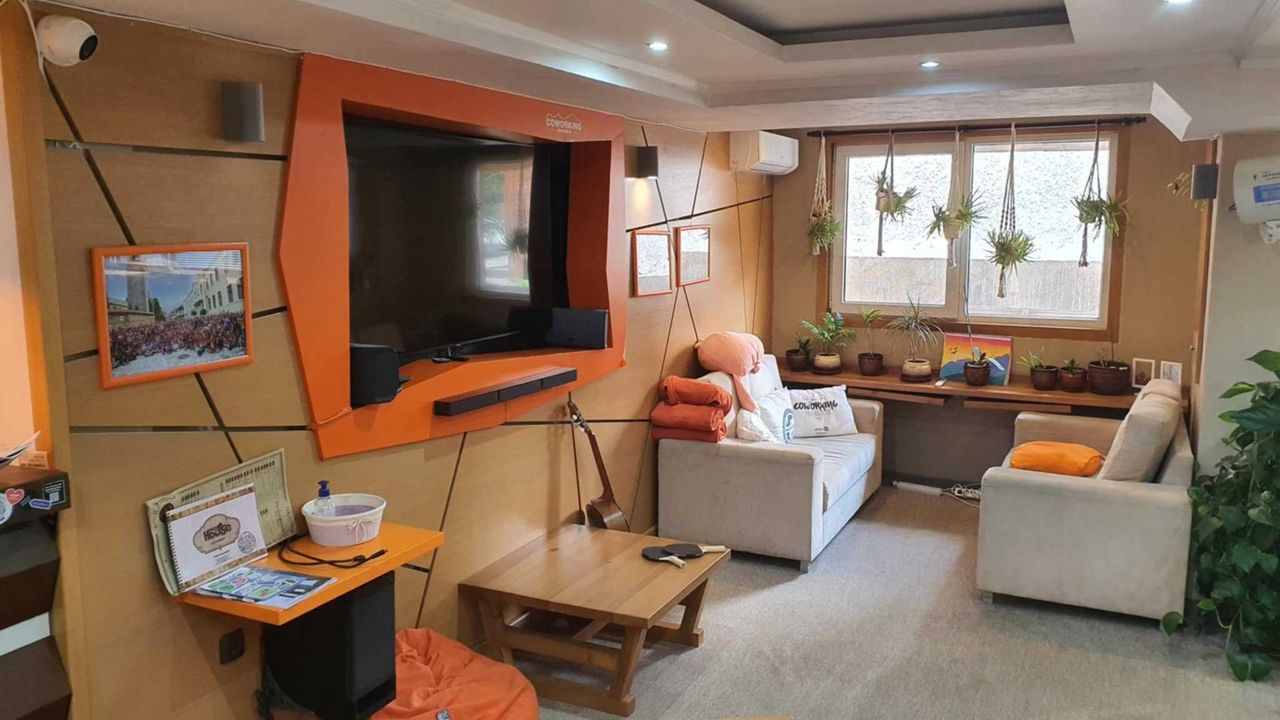 Дава се под наем Заведение в Банско - 70 кв.м за 510 € - Снимка #2