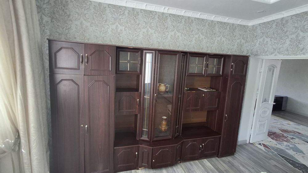 Шкаф для зала коричневый