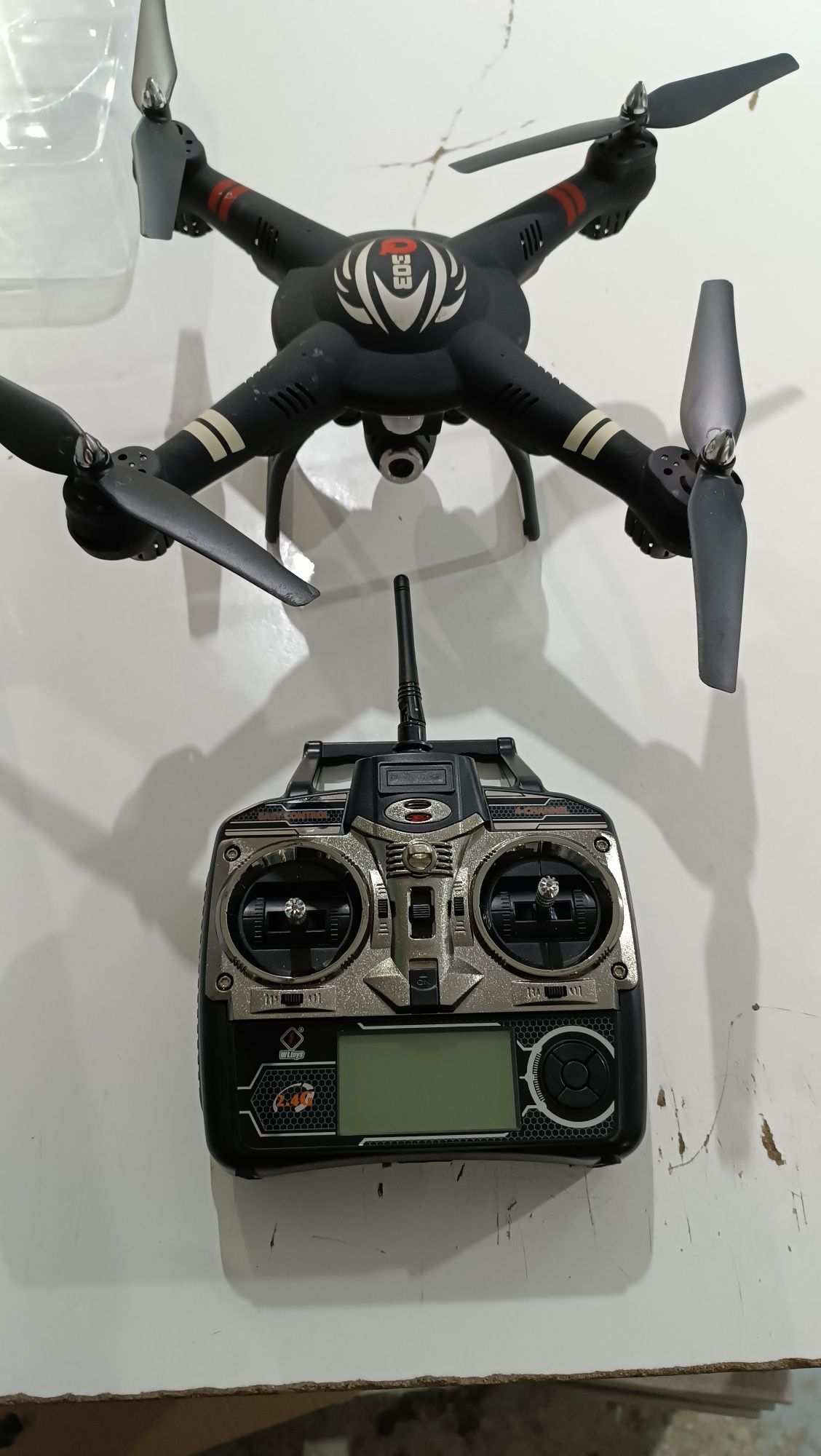 Drona icarus quadrocopter