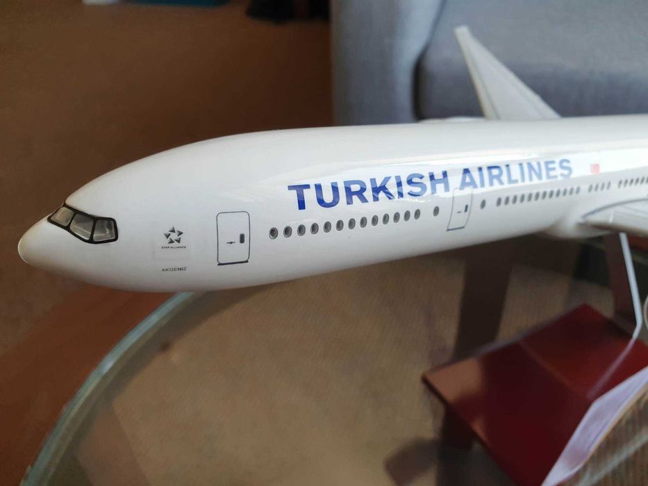 Macheta uriașă de avion Turkish Airlines | Decoratie frumoasa