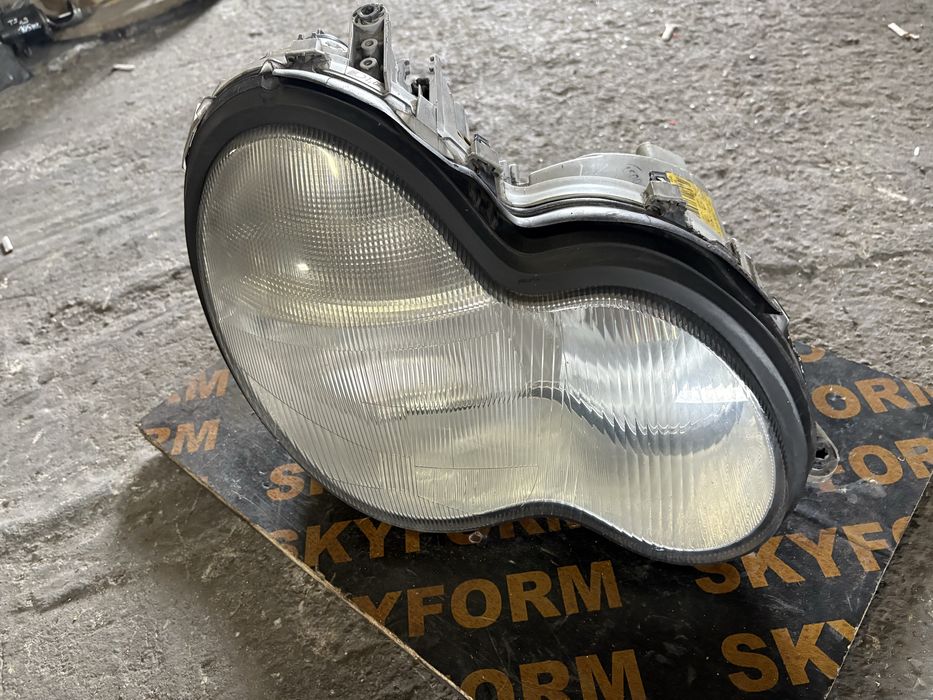 Mercedes w203 Десен Фар xenon ксенон