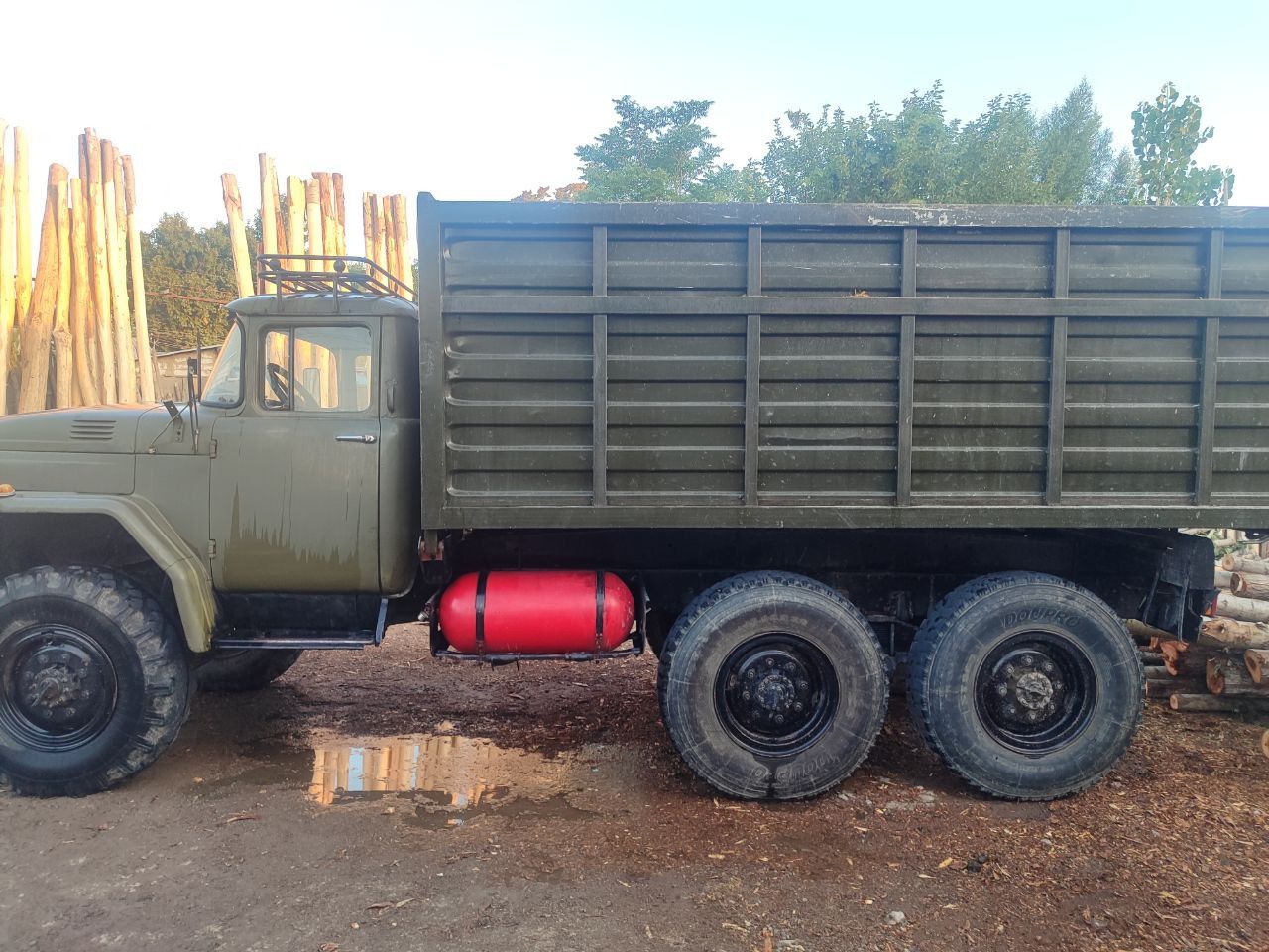 Zil 131 holati ideal yili 2003 toq yashil rangda metan gaz.