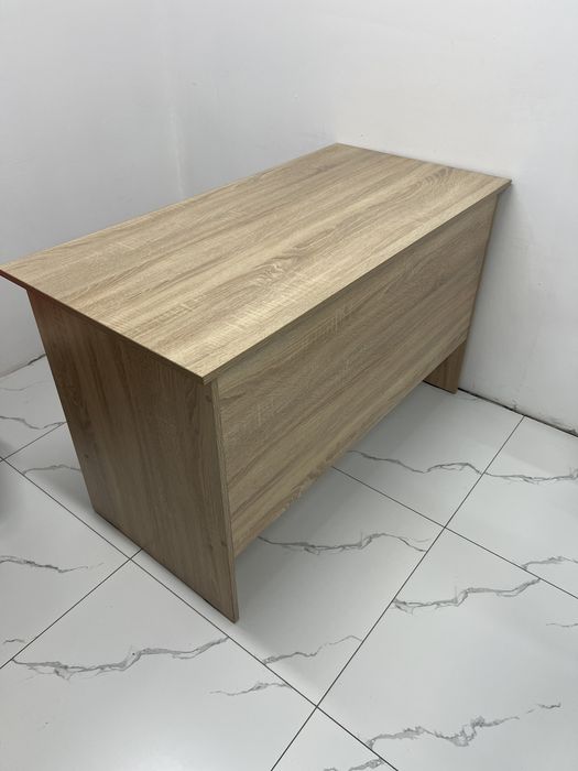 Стол и стулья кухонные