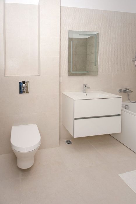 Ofer spre inchiriere apartament cu 3 camere cu vedere superba spre lac