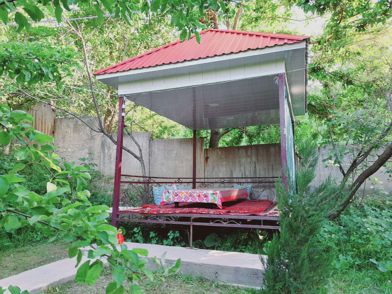 Tog'da joylashgan dacha sotiladi