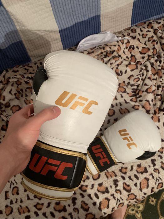 Продам перчатки UFC