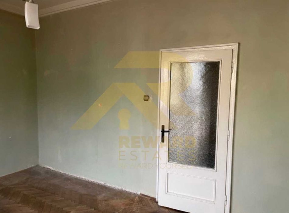 Продава се Тристаен апартамент в София, Център - 66 кв.м за 3470 €/кв.м - Снимка #4