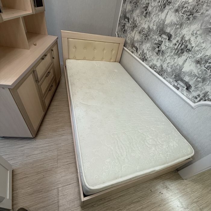 Кровать односпальная с матрасом 10000тг