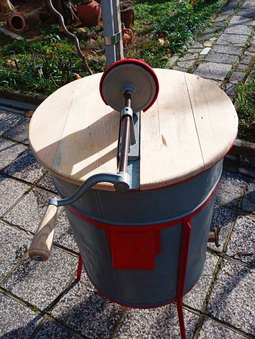 Центрофуга за мед