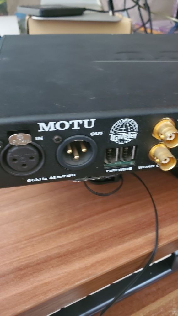 MOTU Traveler. Звуковая карта + Подарок Focusrite