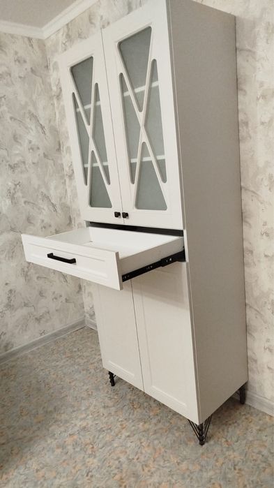 Продам шкаф-витрину / шкаф для посуды