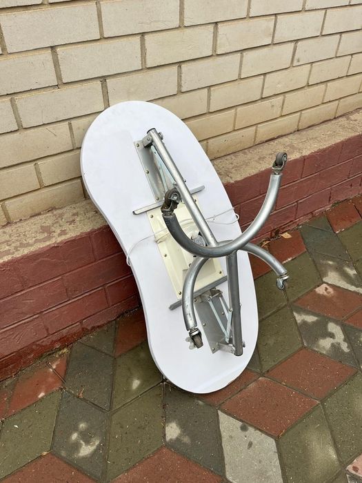 Маникюрный стол в идеальном состоянии