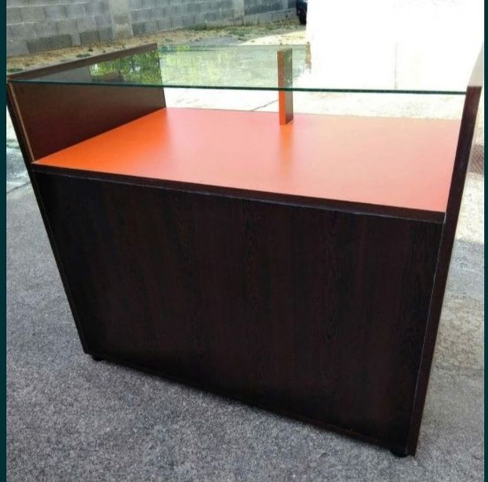 Стелажи за магазин