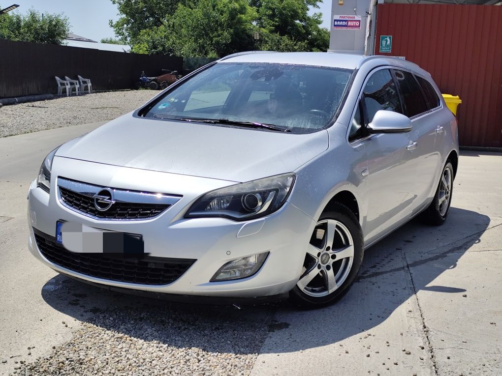 Opel Astra j 2 0 tdi 160 cp. Stare impecabila. Unic proprietar