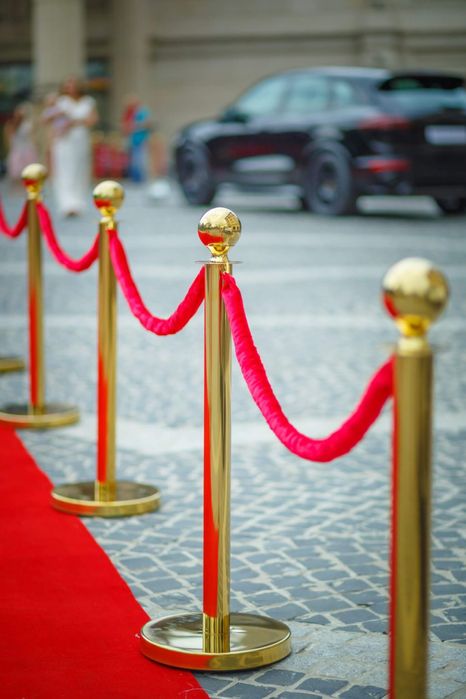 Аренда парфлексов, стойки, красные дорожки