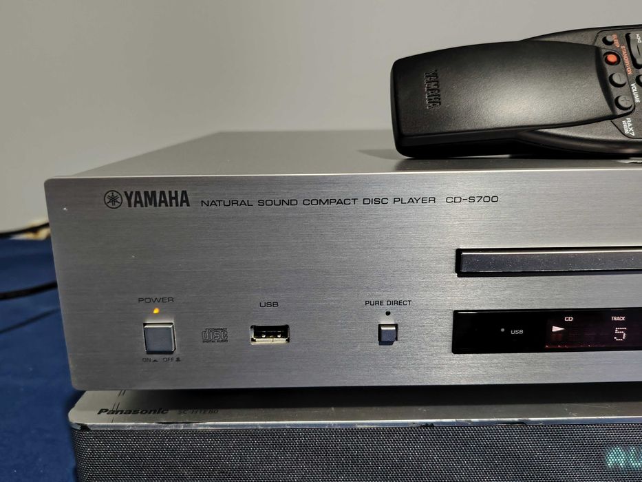 YAMAHA CD-S700 Natural Sound Compact Disc Player