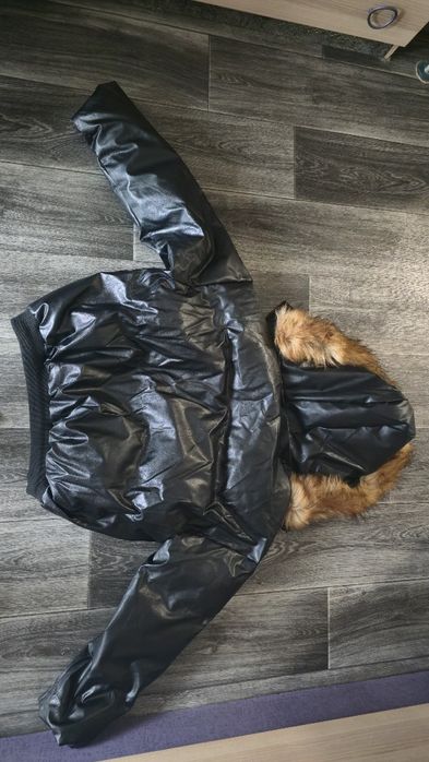 Черный зимний пуховик