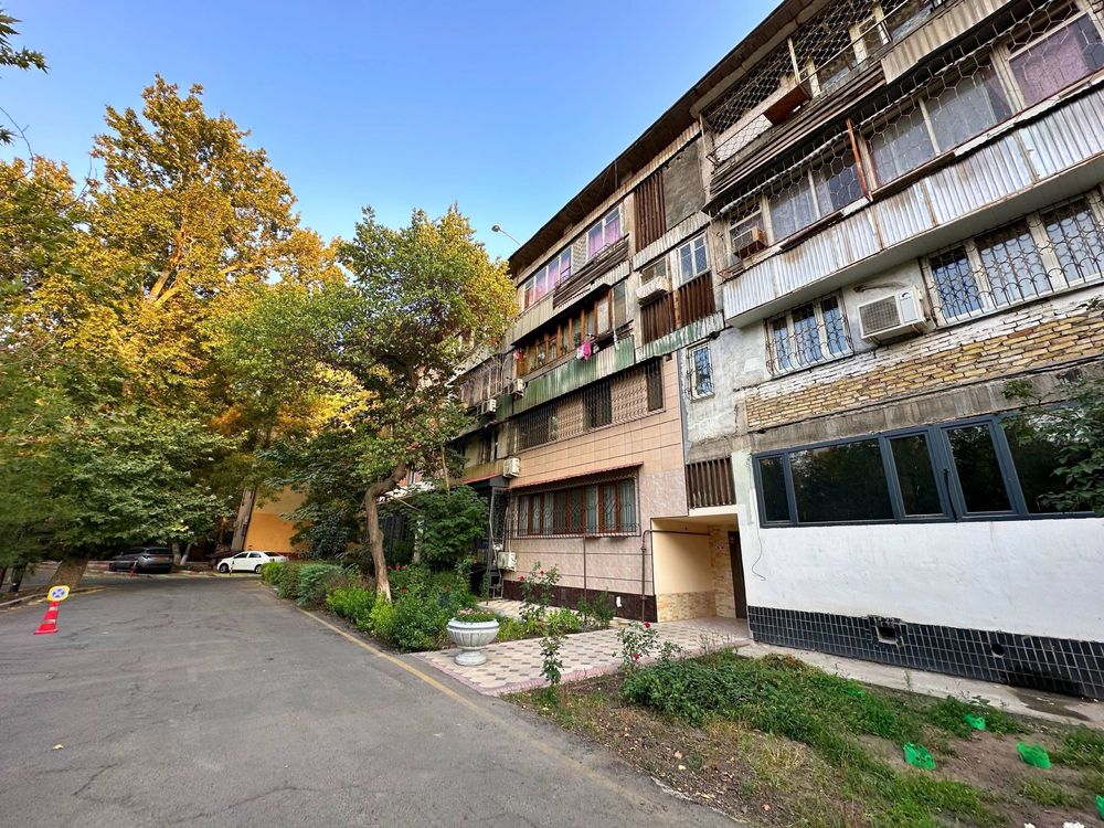 Продается, Ц1 ор-р Блэк стар бургер, 4/4/4 90м2 без ремонта срочно
