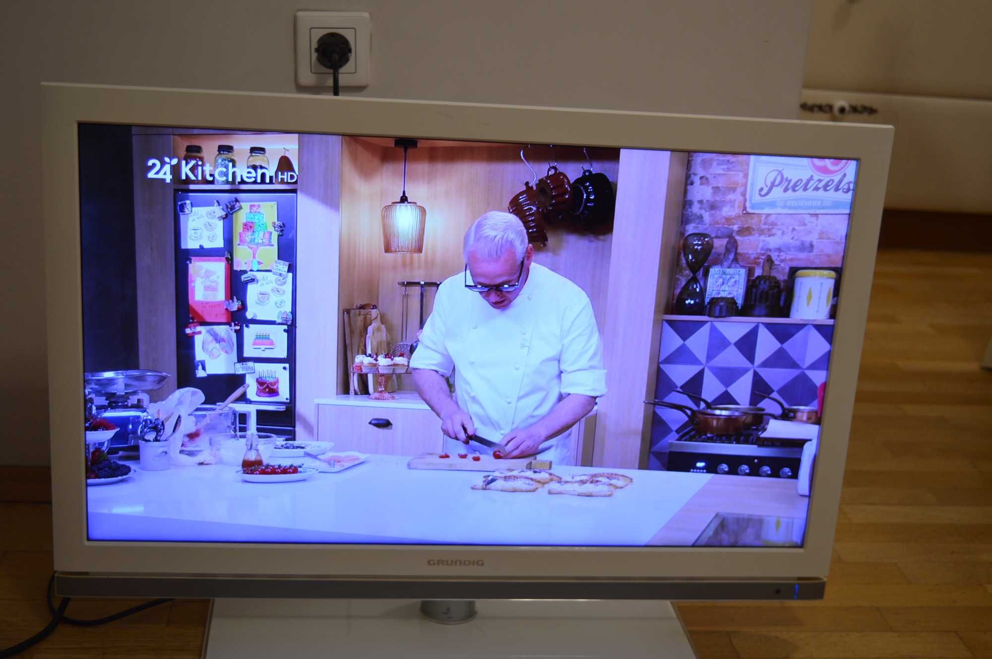Smart LCD EDGE LED телевизор Grundig 32 VLE 8130 WL