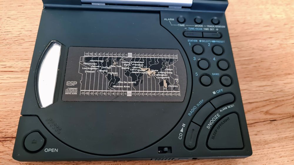 Sony icf-CD2000S, FM/MW/SW, CD плеер.