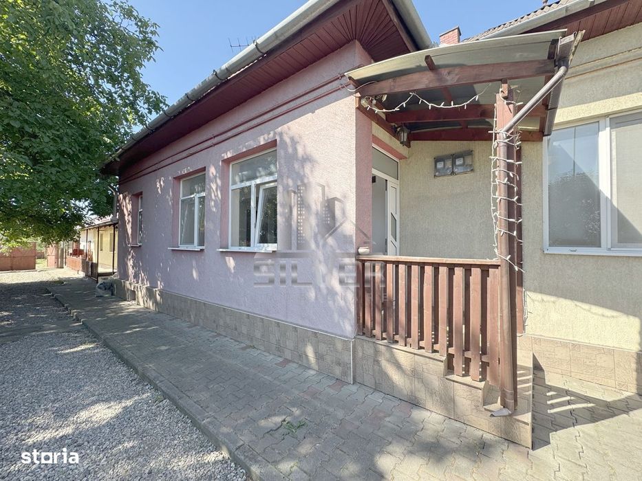 Casa cu curte comuna la 5 minute de Vivo!