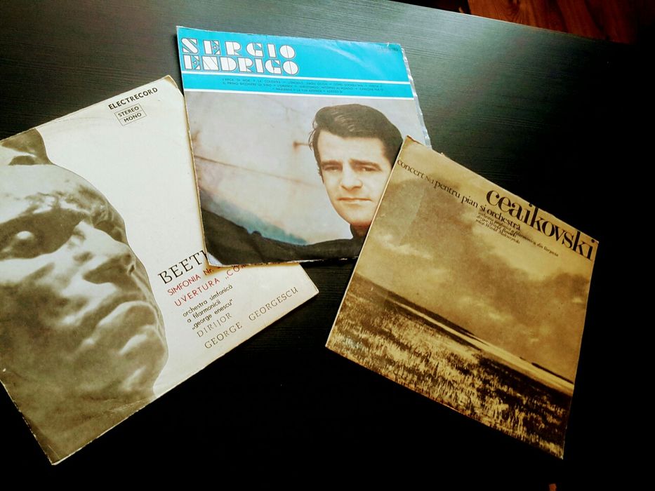 Colectie discuri vinil anii 1960 Prețul fix Se vinde toată colecția.